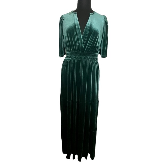 Faeriesty Elegant Green Velvet Maxi Tiered A Line Plus Size Dress - Picture 5 of 16